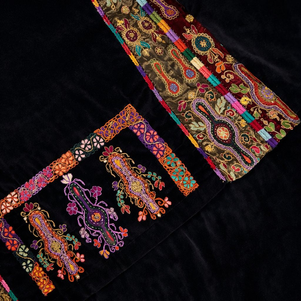 Additional decorative detail of Bethlehem Al-Malak Black Thobe