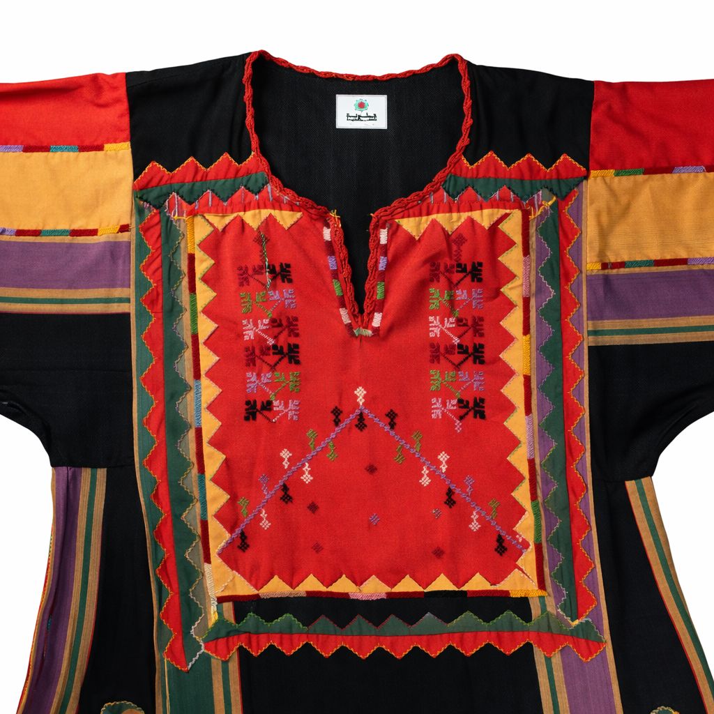 Detail of Al-Majdal Al-Tafseeleh thobe embroidery