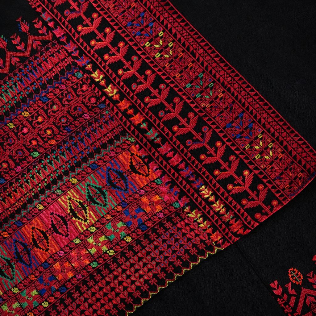 Decorative detail of Al-Samu thobe